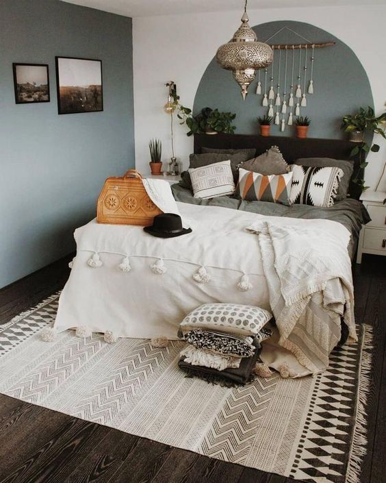 Natural Black and White Bedroom